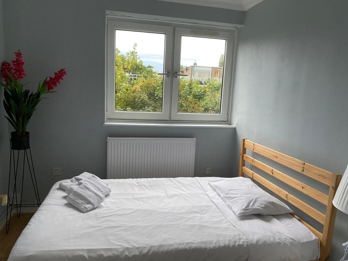 Cosy 3 Bed Flat Ideal For Trips To London Exterior photo