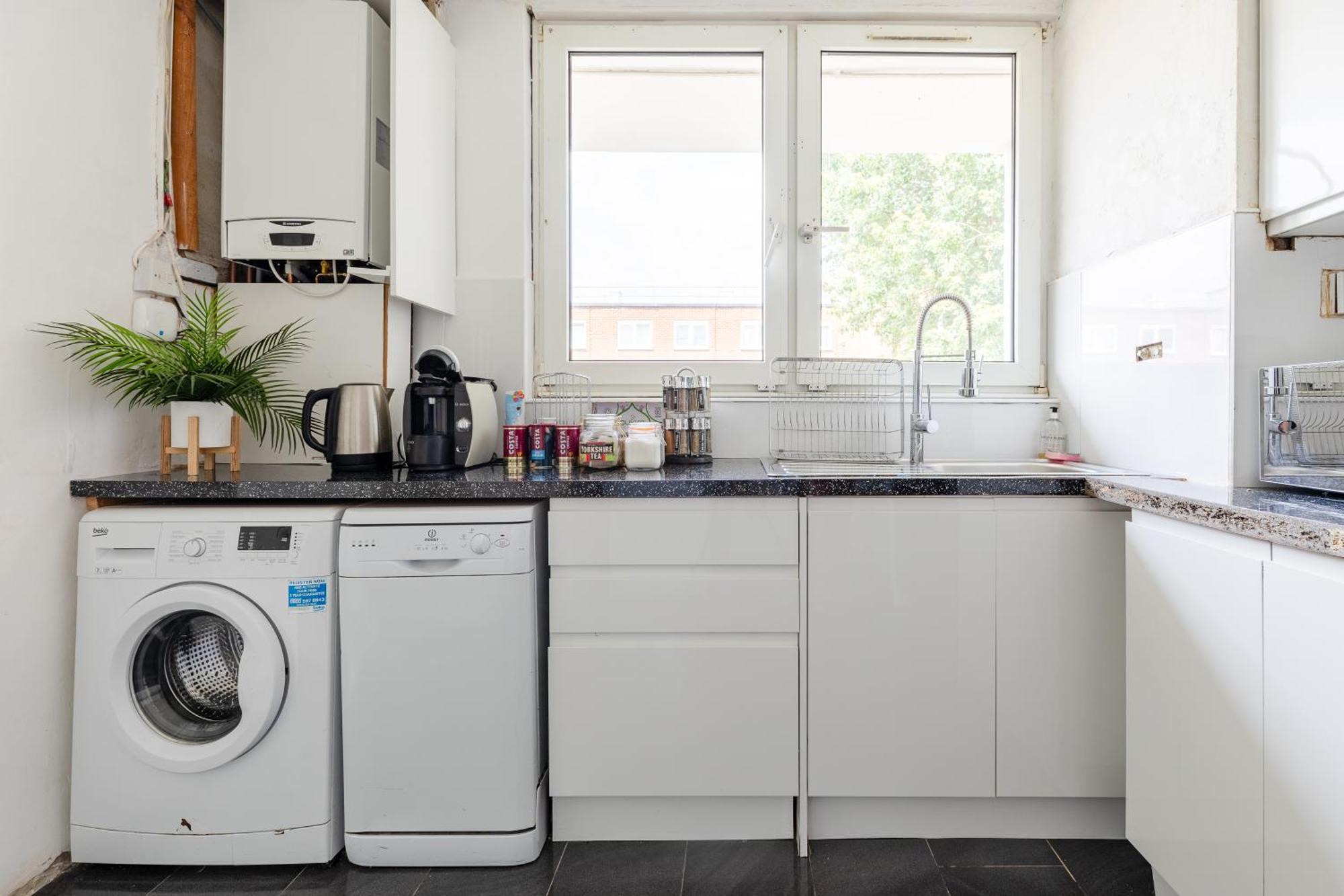 Cosy 3 Bed Flat Ideal For Trips To London Exterior photo