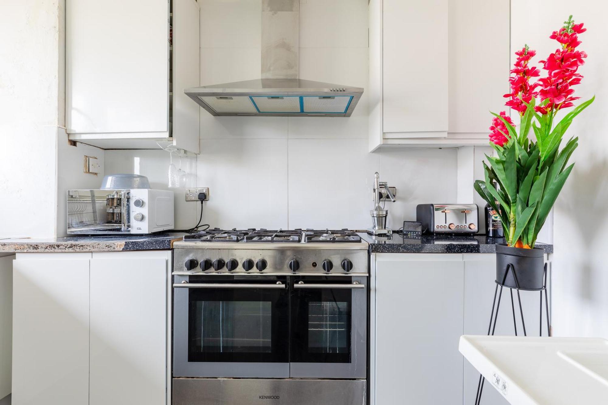 Cosy 3 Bed Flat Ideal For Trips To London Exterior photo
