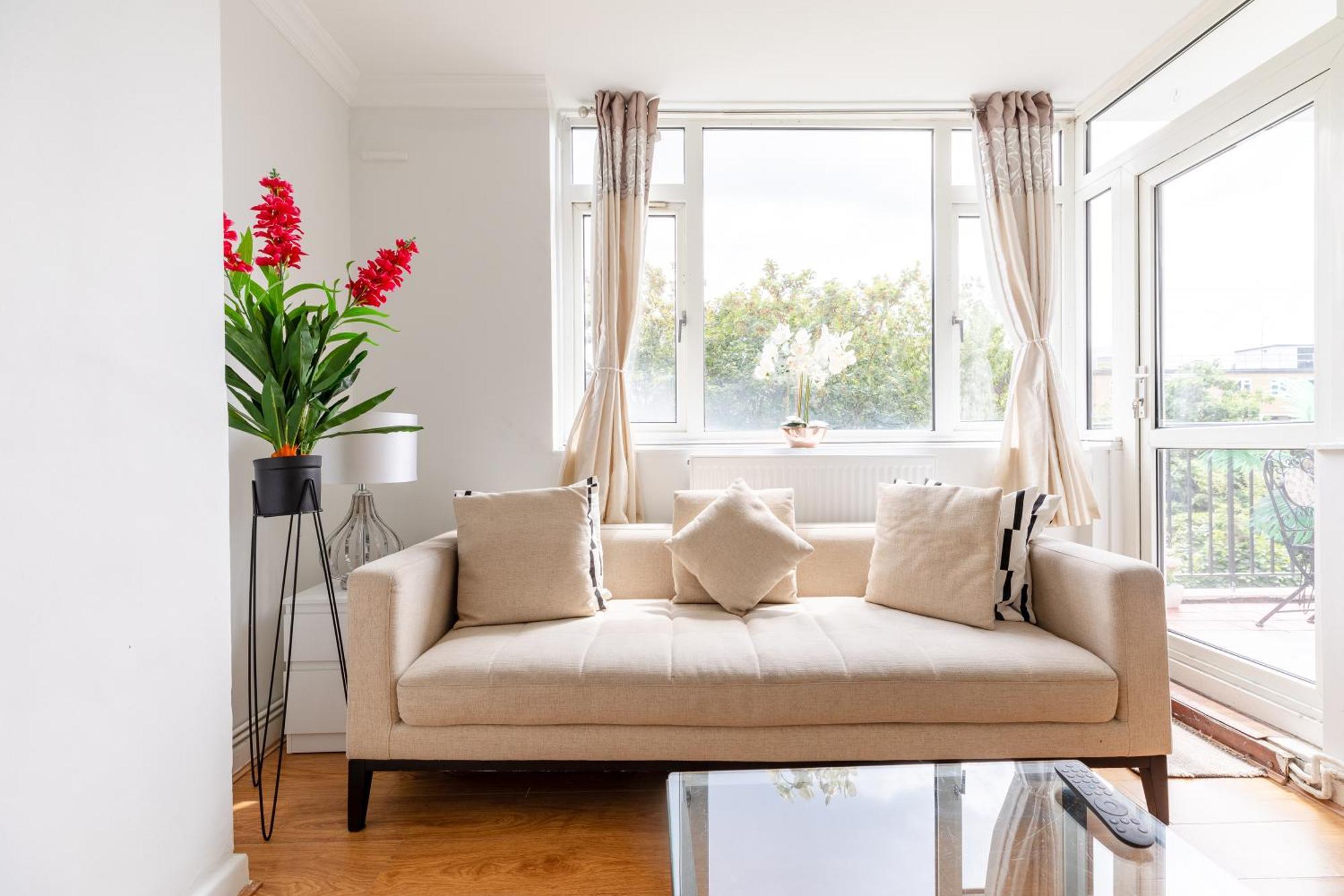 Cosy 3 Bed Flat Ideal For Trips To London Exterior photo