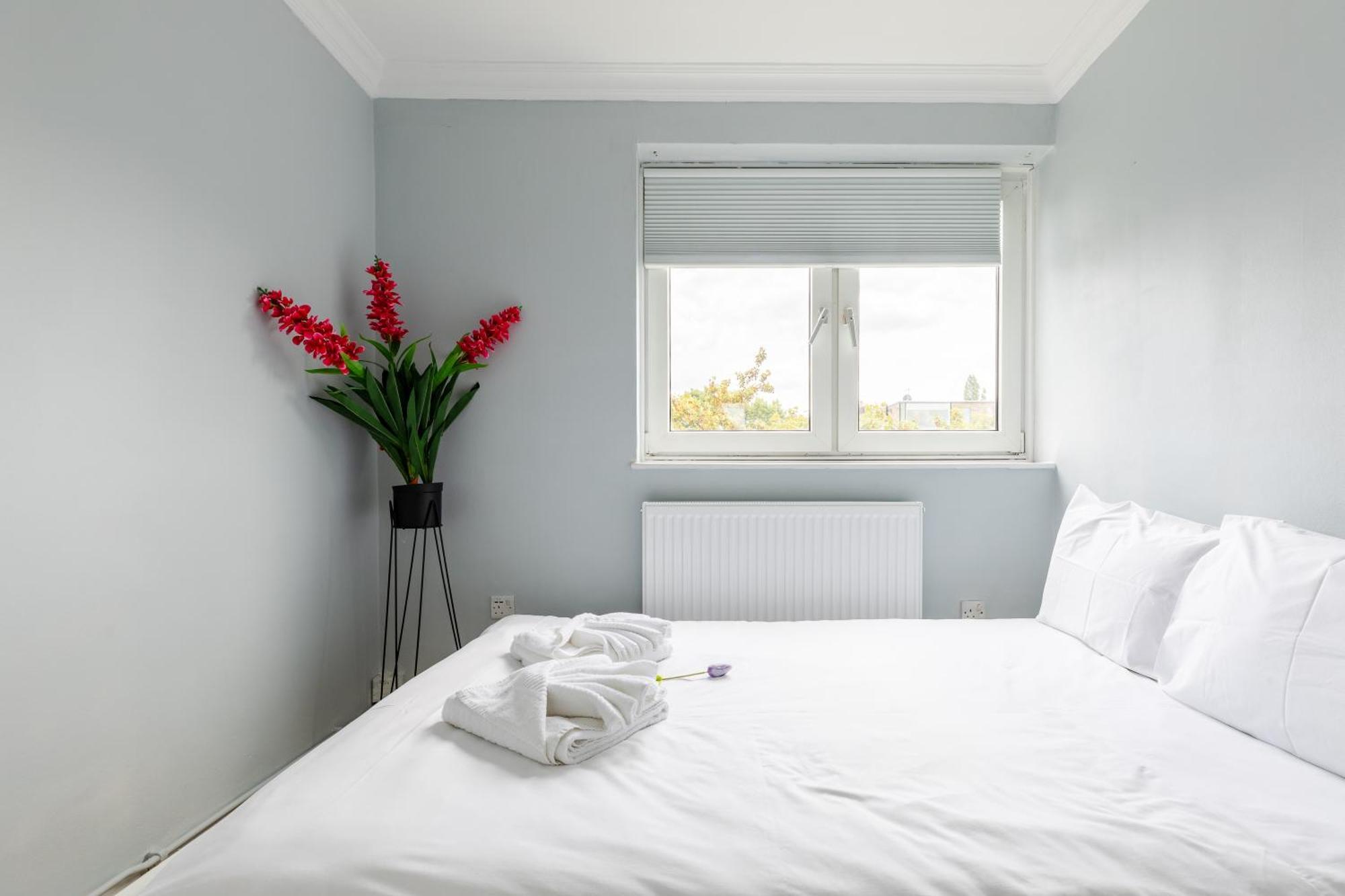 Cosy 3 Bed Flat Ideal For Trips To London Exterior photo