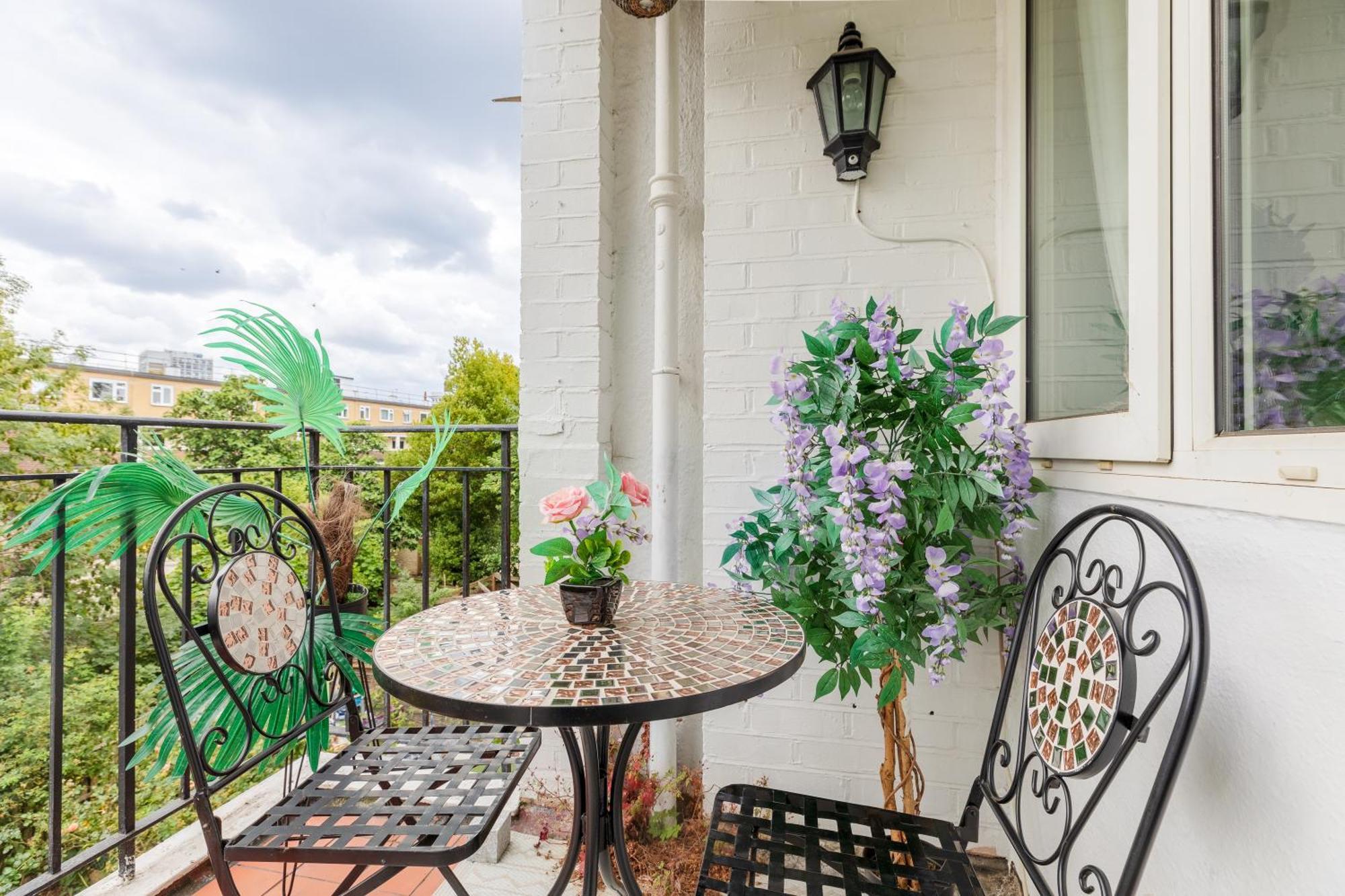 Cosy 3 Bed Flat Ideal For Trips To London Exterior photo