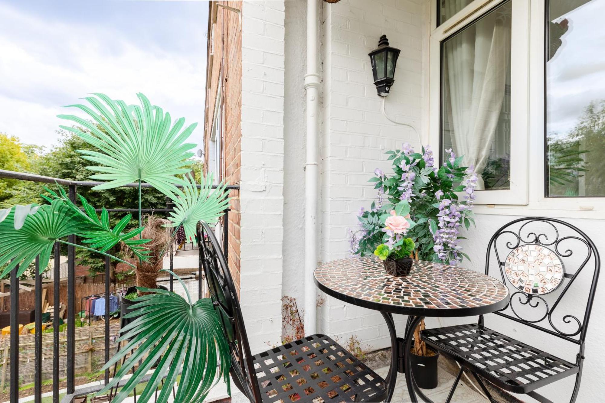 Cosy 3 Bed Flat Ideal For Trips To London Exterior photo